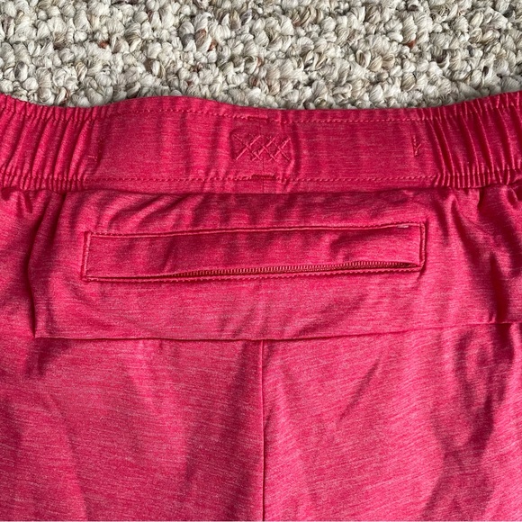 Rhone Red Men’s Shorts Size Medium - Picture 6 of 9